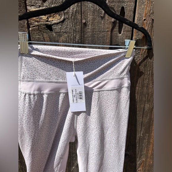 NWT All Fenix Anthropologie Colorblock Cheetah 7/8 Legging in Gray & Pink - Picture 5 of 8